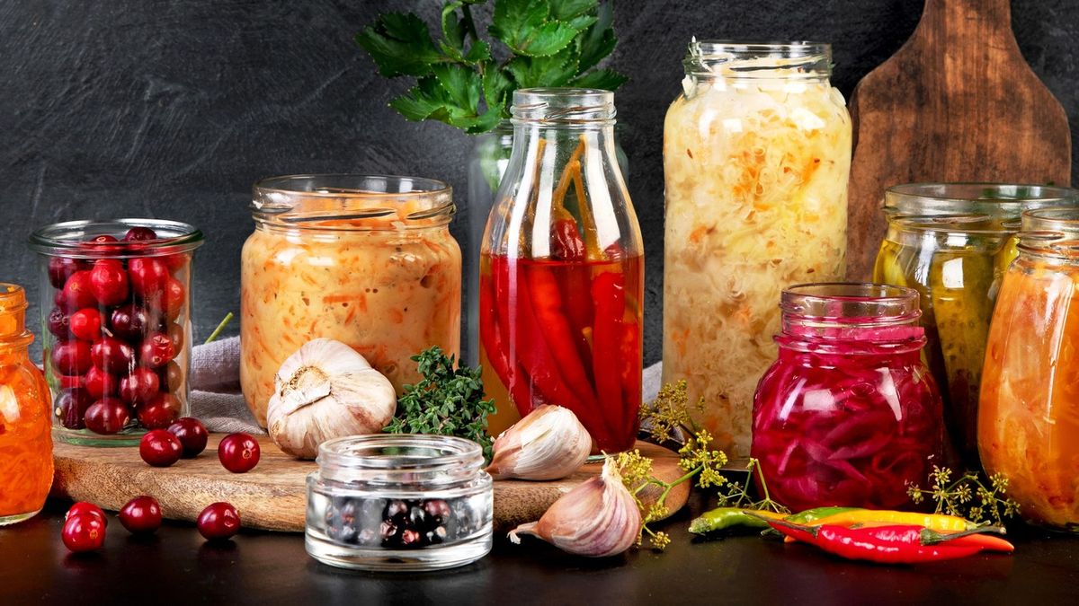 Probiotika se vždy dostanou do střev a další mýty a pravdy o fermentovaných potravinách